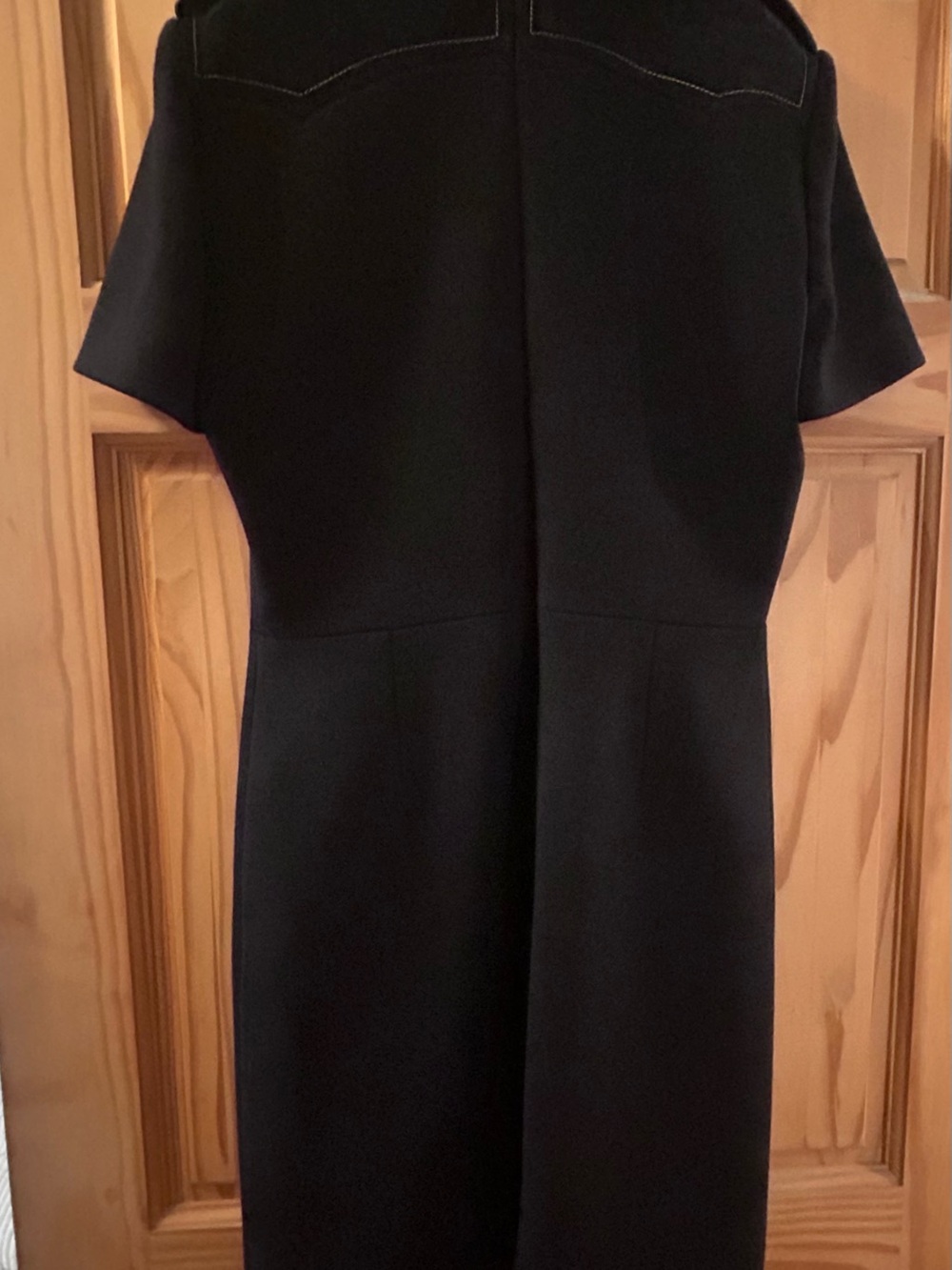 Gucci short sleeved dress with horsebit belt, suede and tiger button accents - Picture 3 of 9